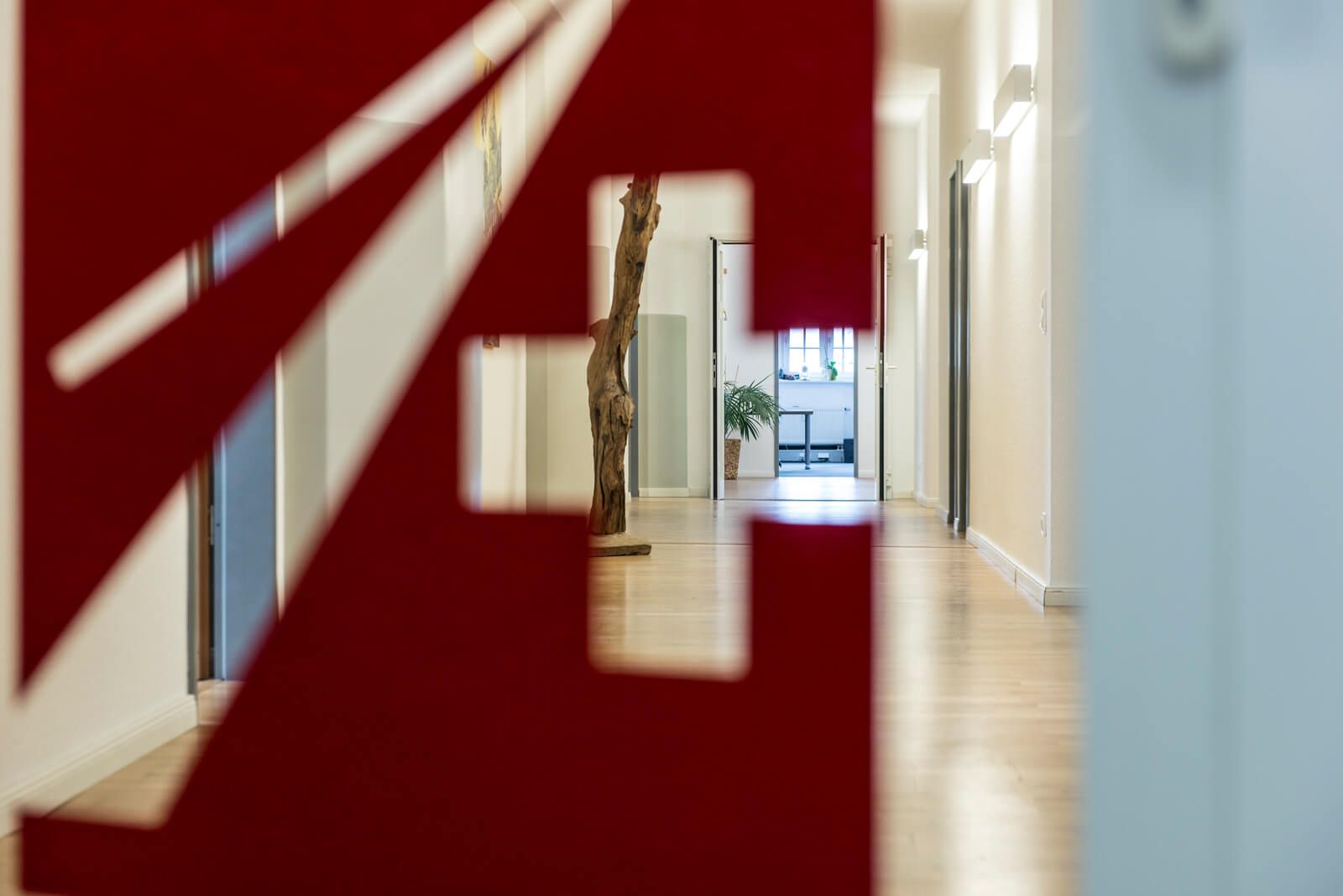 Blick in den Flur der Eins Plus - Deutsche Vertriebsakademie GmbH in Hamburg